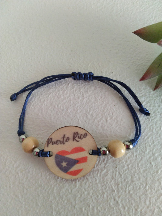 Adjustable "Puerto Rico" bracelet with wooden charm