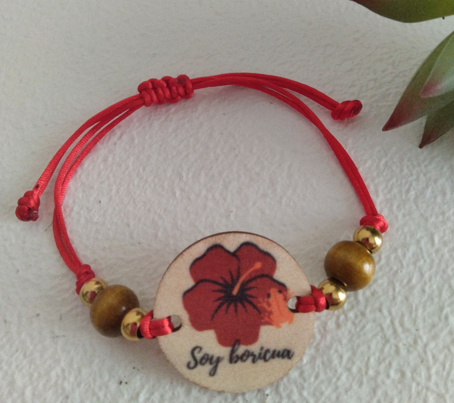 Handmade adjustable bracelet "soy boricua" maga flower design