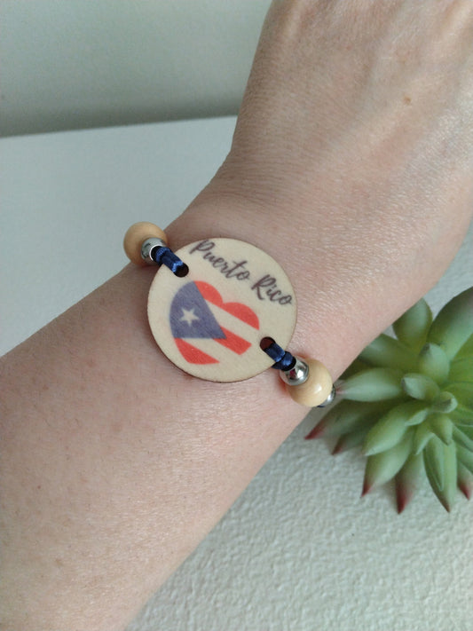Adjustable "Puerto Rico" bracelet with wooden charm