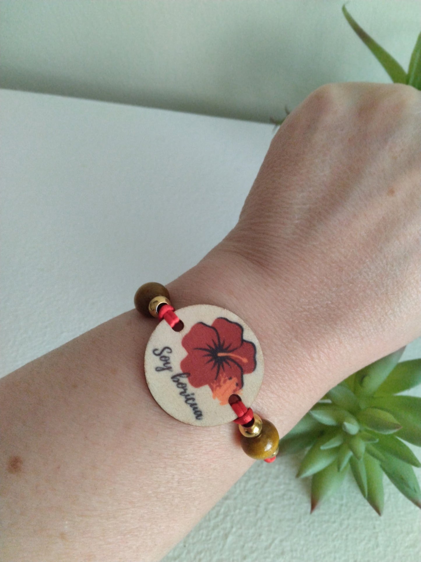 Handmade adjustable bracelet "soy boricua" maga flower design
